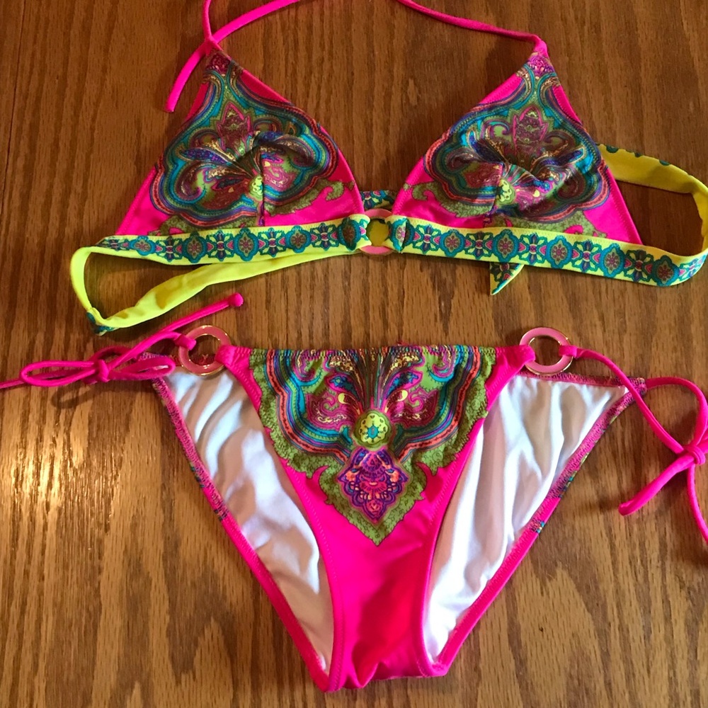 Victoria’s Secret Pink Paisley Triangle side tie Bikini w pink rings Size S / M